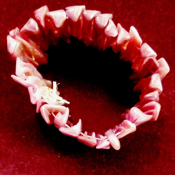 Pink iridescent shell bracelet - Picture 3 of 4
